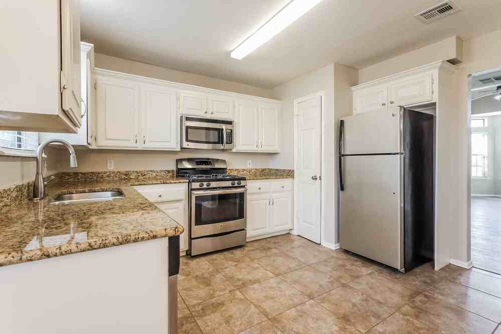 2209 Sw 135th Pl - Photo 7 of 17