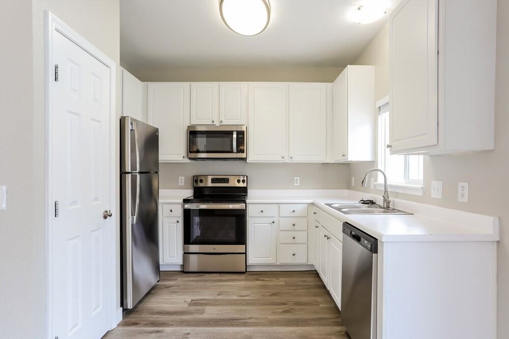 17001 E Wyoming Dr - Photo 7 of 18