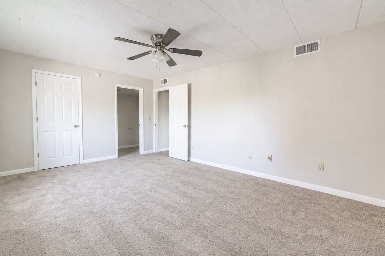 3950 3950 OLD WILLIAM PENN HIGHWAYAPT 542 #542 - Photo 6 of 13