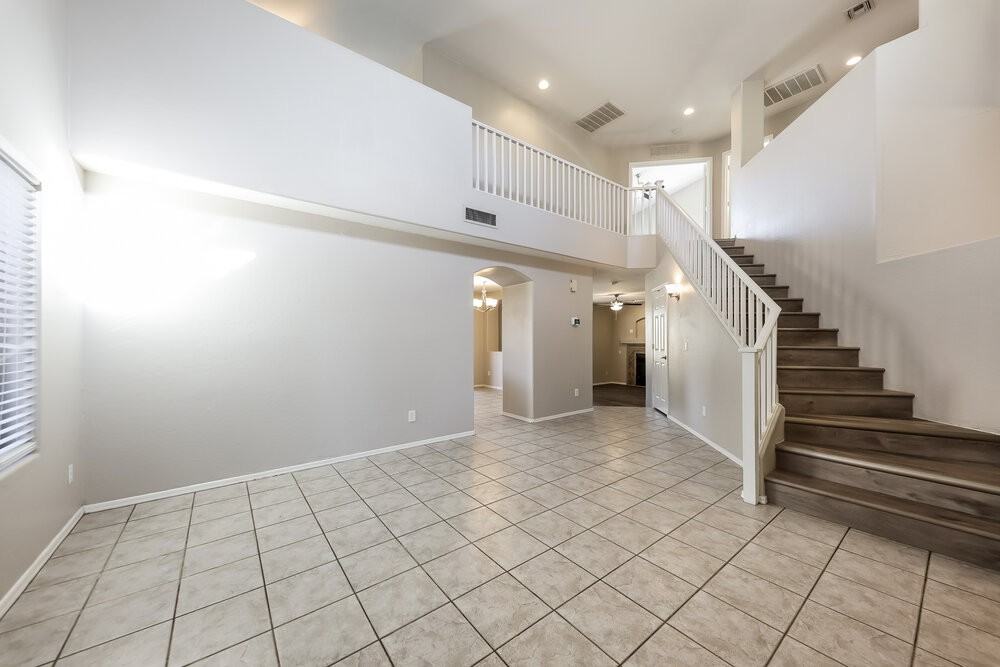 15122 W Polk St - Photo 4 of 17