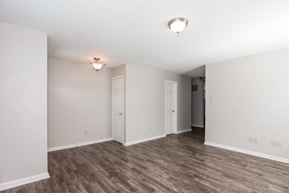 943 Littleton Dr - Photo 4 of 18