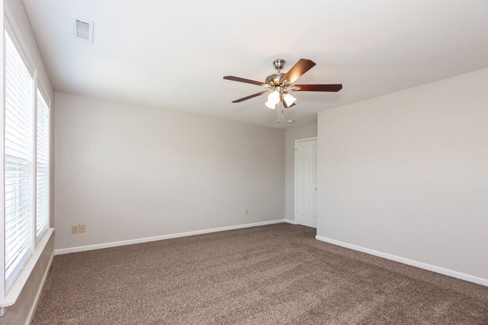 943 Littleton Dr - Photo 6 of 18