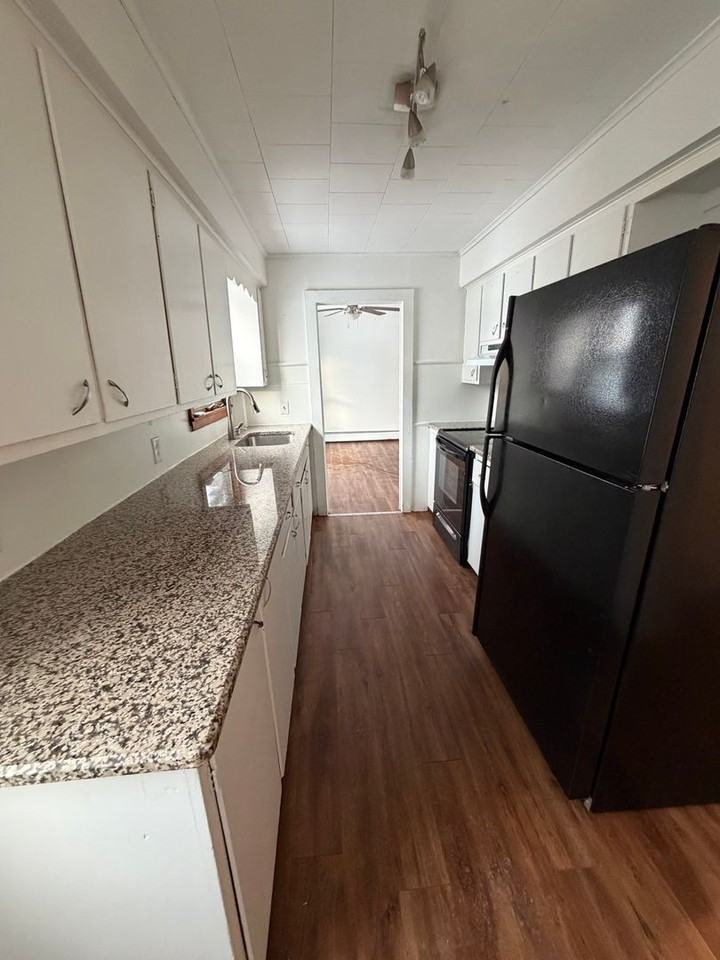 1817 Dickson Ave - Photo 6 of 20