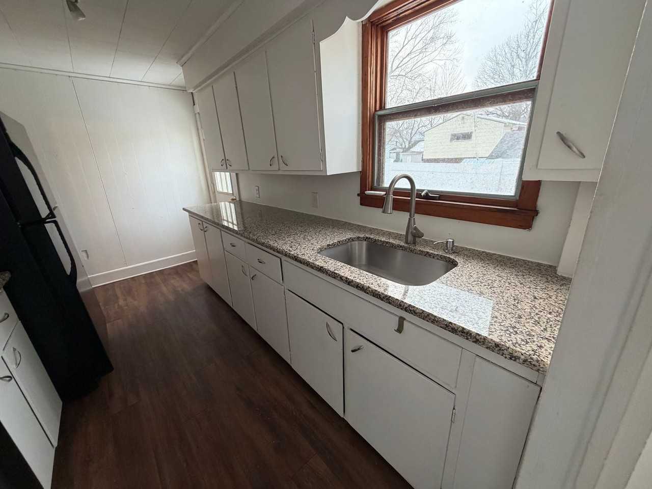 1817 Dickson Ave - Photo 7 of 20