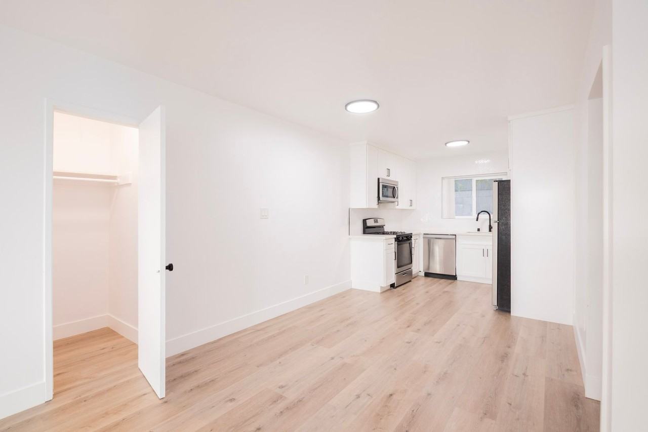 748 N Hudson Avenue - Photo 3 of 29