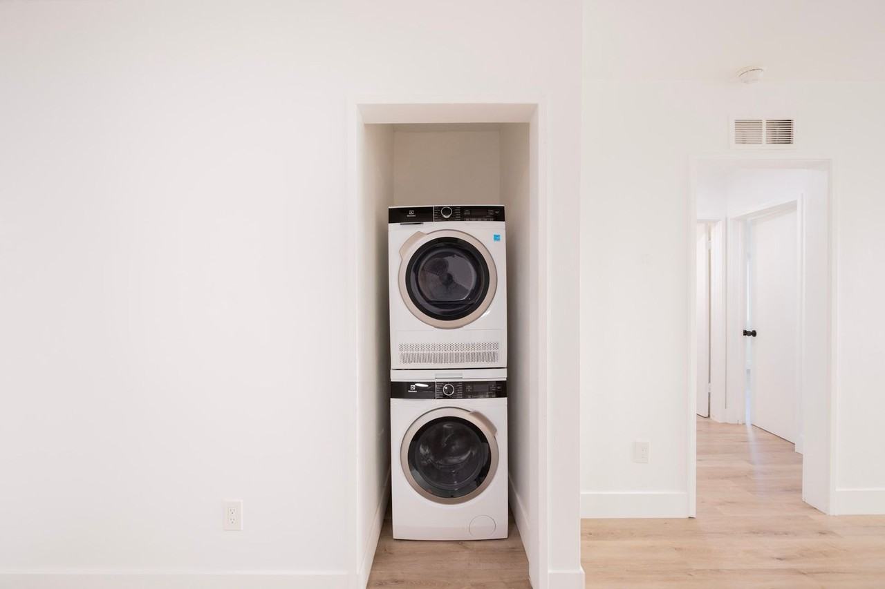 748 N Hudson Avenue - Photo 6 of 29