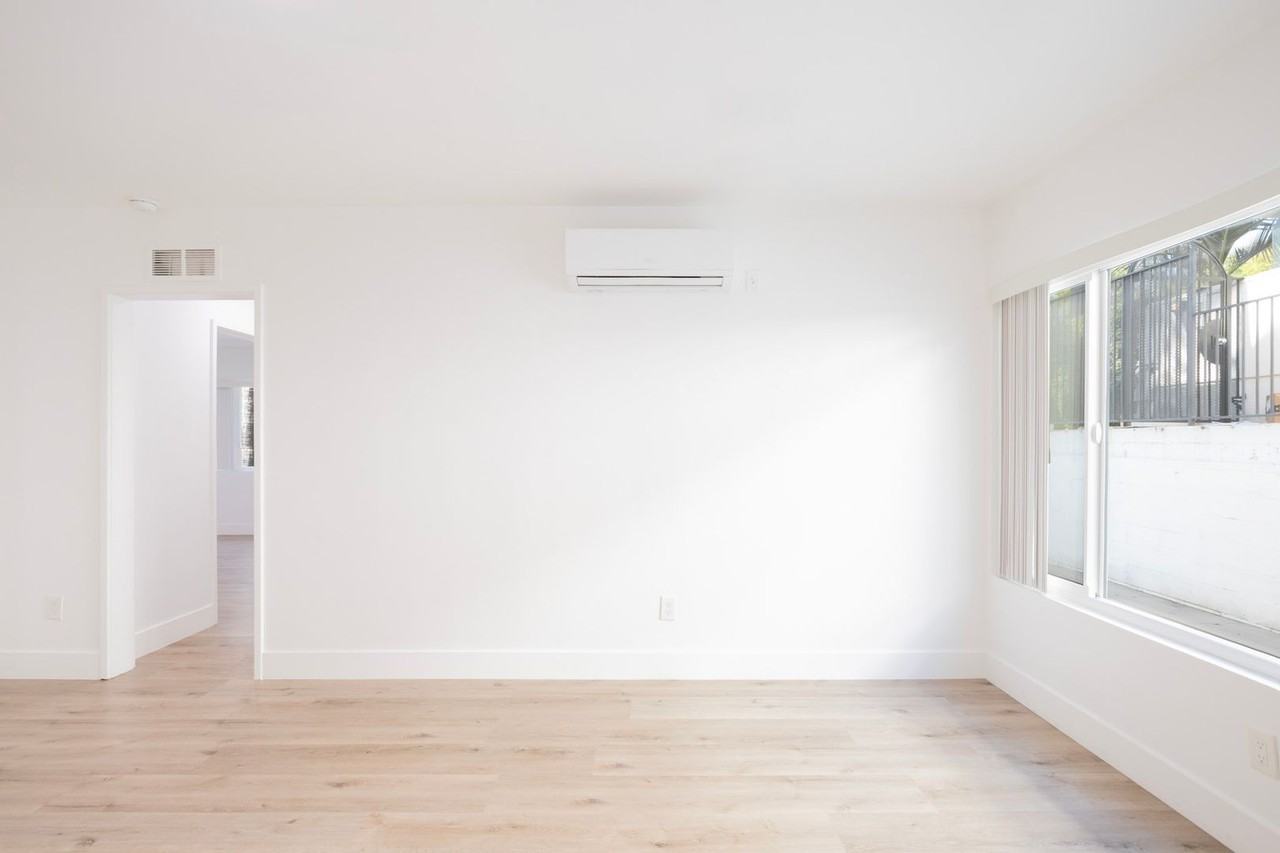 748 N Hudson Avenue - Photo 7 of 29