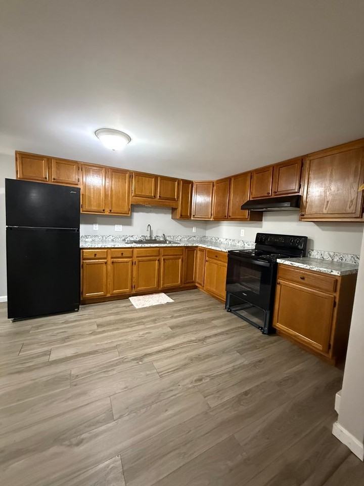 Oakhurst - Photo 2 of 9