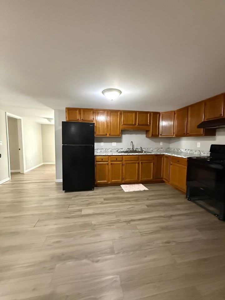 Oakhurst - Photo 6 of 9