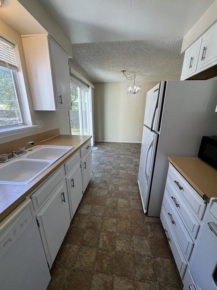 1642 E 4th N #1 - Photo 4 of 23