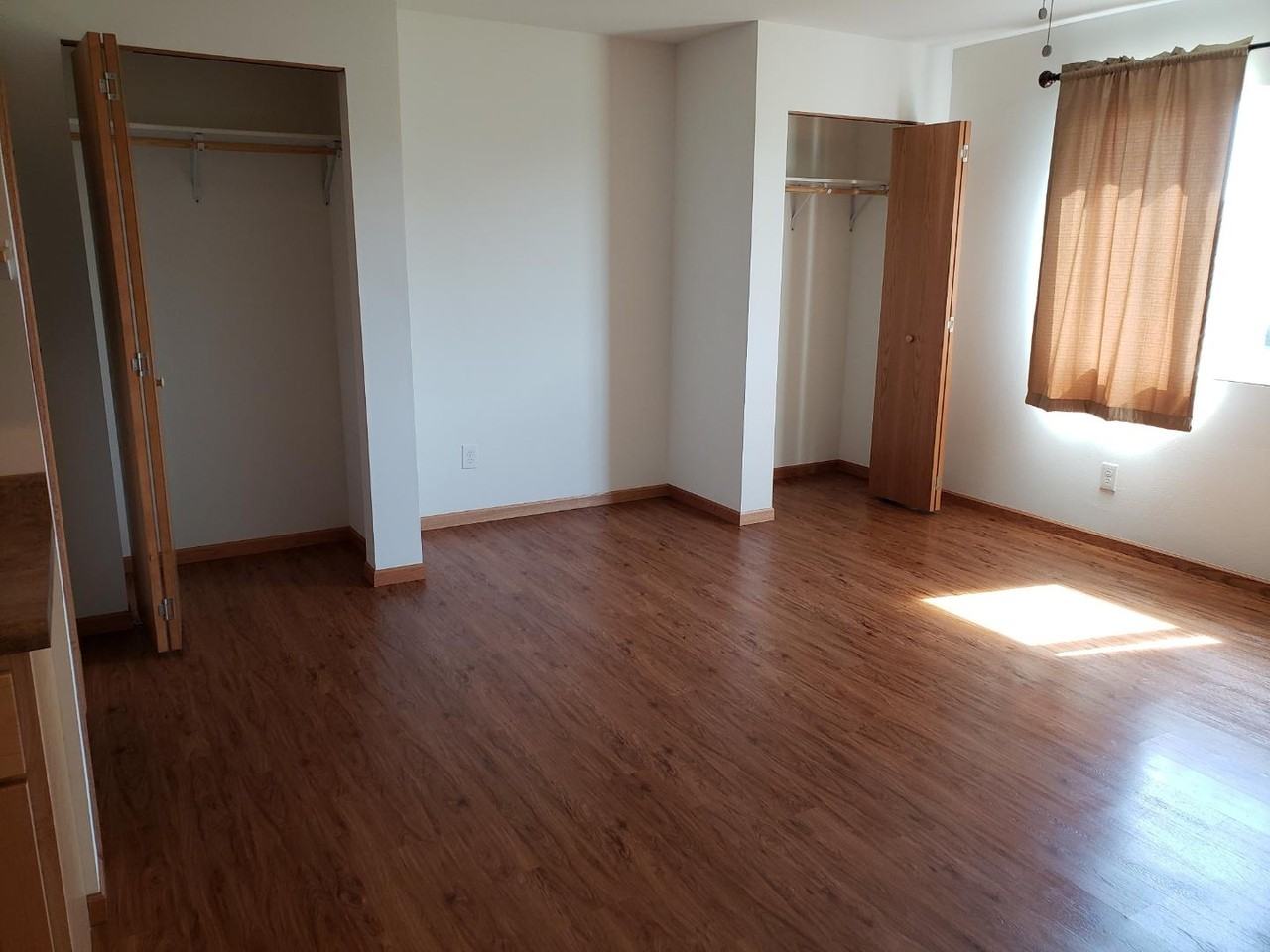 1875 W Pine St #511 - Photo 2 of 6