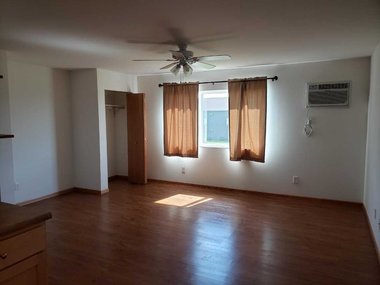 1875 W Pine St #511 - Photo 3 of 6