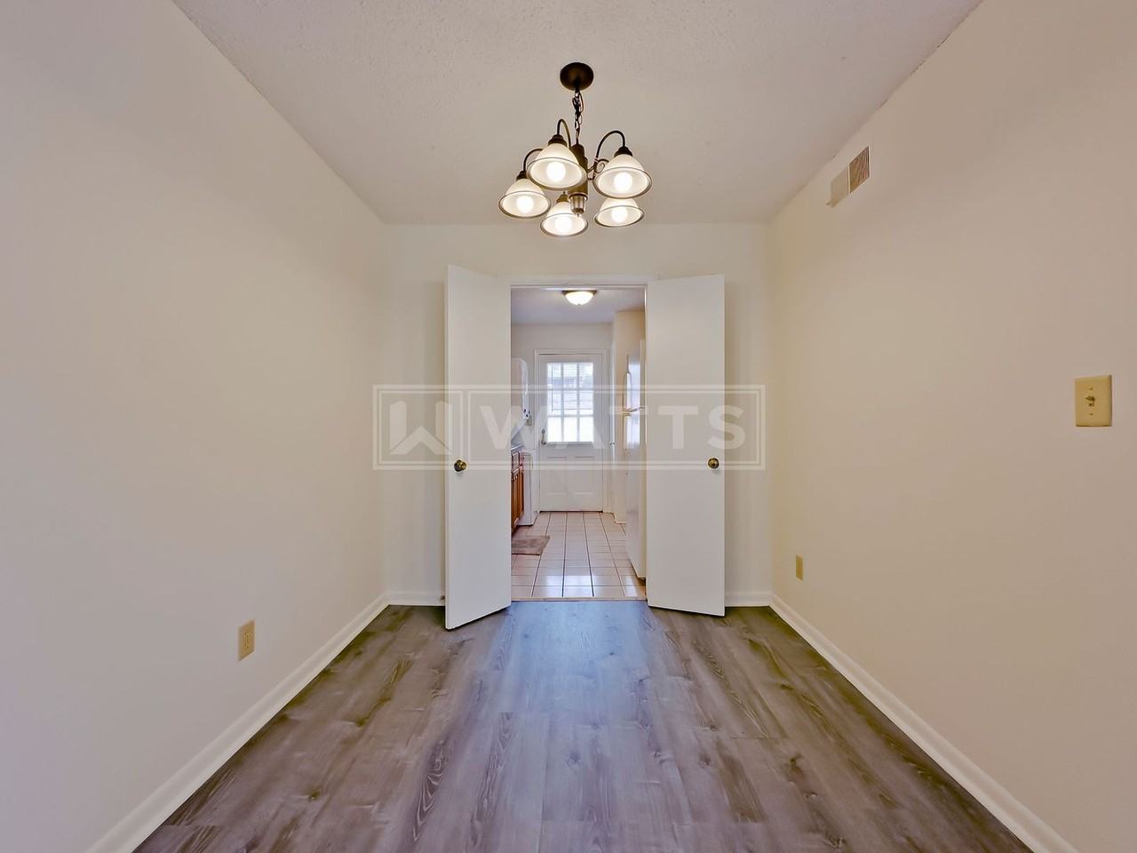 Savannah Square Apartments - Photo 7 of 15