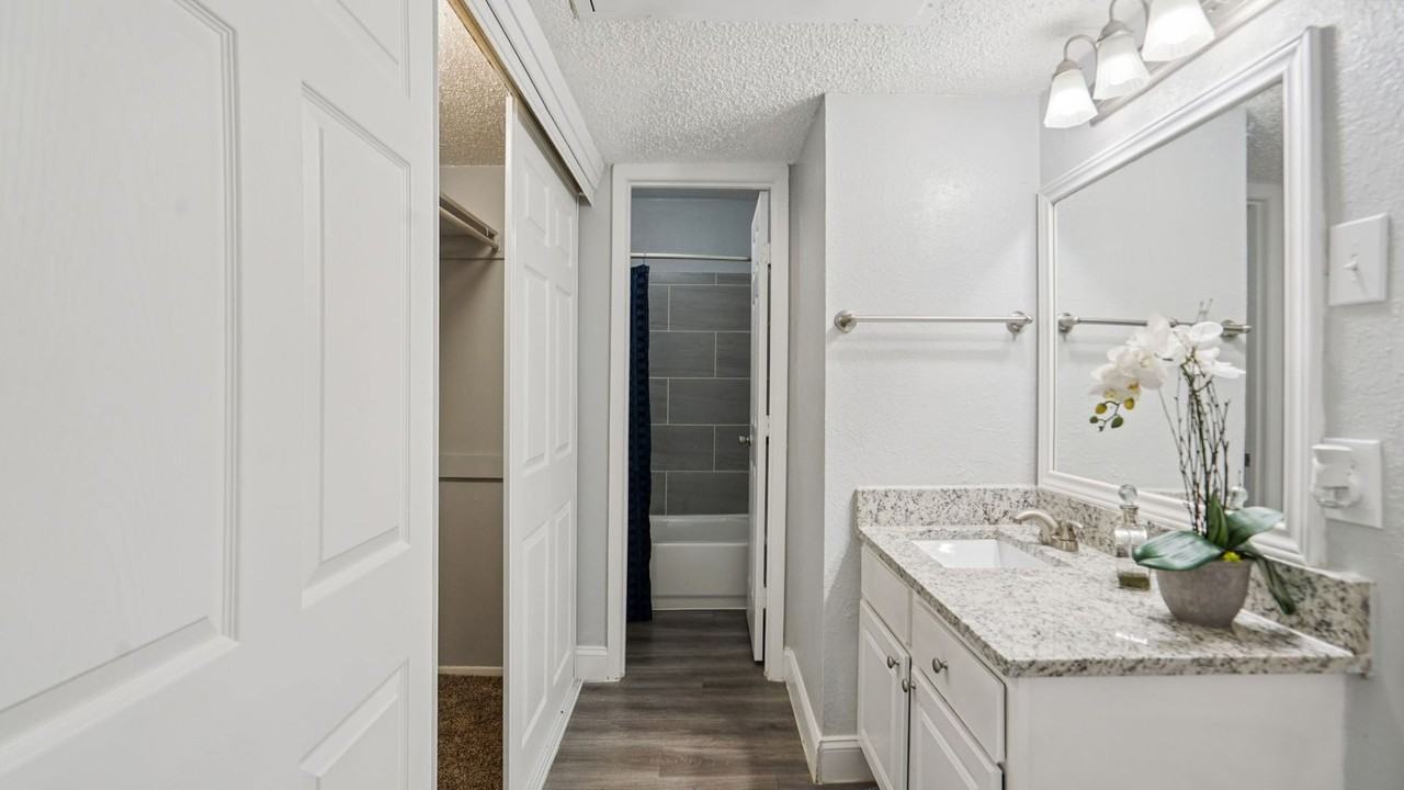 Biltmore - Photo 4 of 5