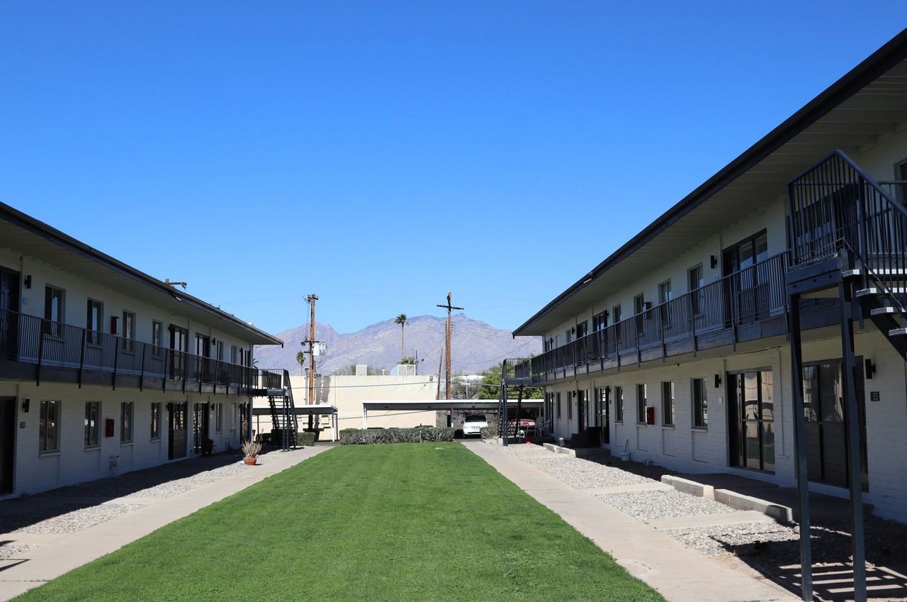 Palms on 2nd Apartments - Photo 5 of 19