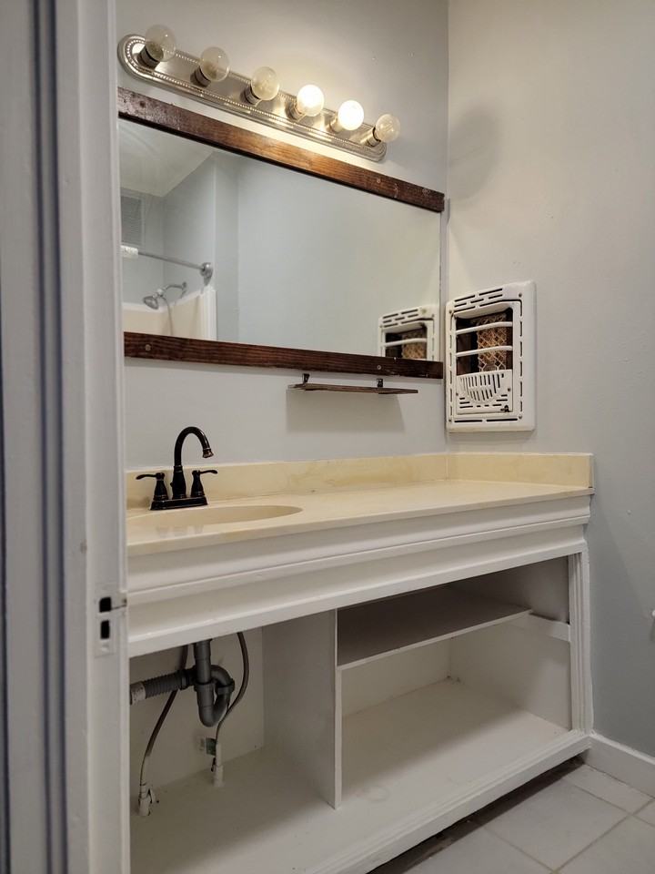 103 S 15th Ave #5 - Photo 2 of 4