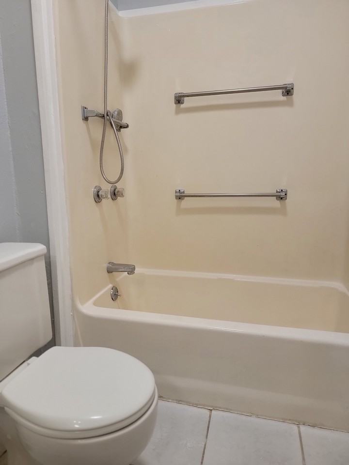 103 S 15th Ave #5 - Photo 3 of 4