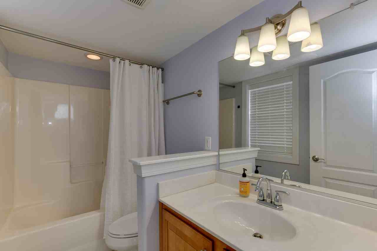 4815 Lake Dr #B - Photo 4 of 11