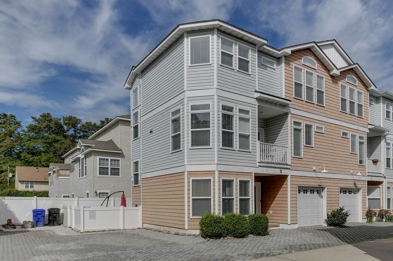 4815 Lake Dr #B - Photo 5 of 11