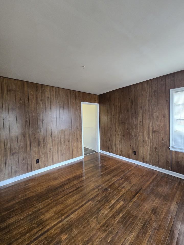 528 S Glendale St #1 - Photo 2 of 13