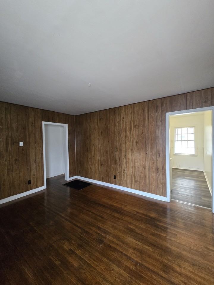 528 S Glendale St #1 - Photo 3 of 13