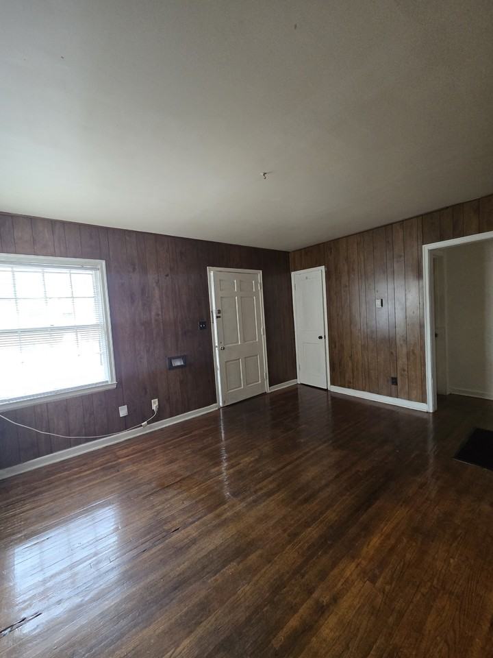 528 S Glendale St #1 - Photo 4 of 13