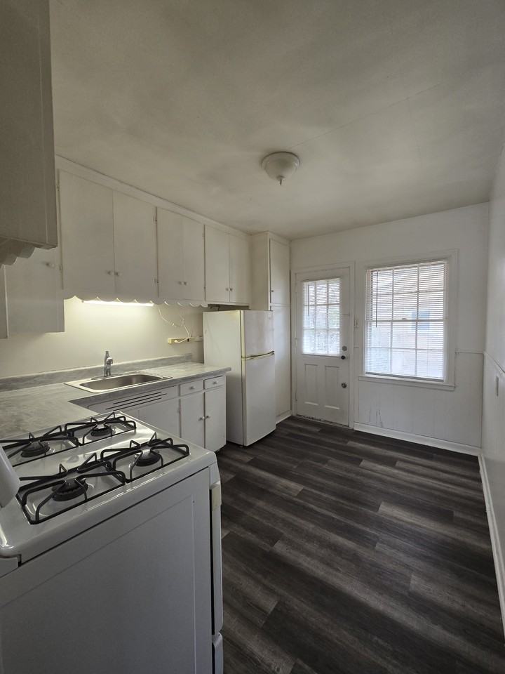 528 S Glendale St #1 - Photo 5 of 13