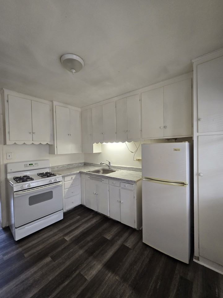 528 S Glendale St #1 - Photo 6 of 13