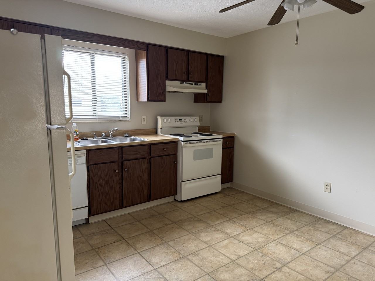 851 Cook Ave #4 - Photo 2 of 8