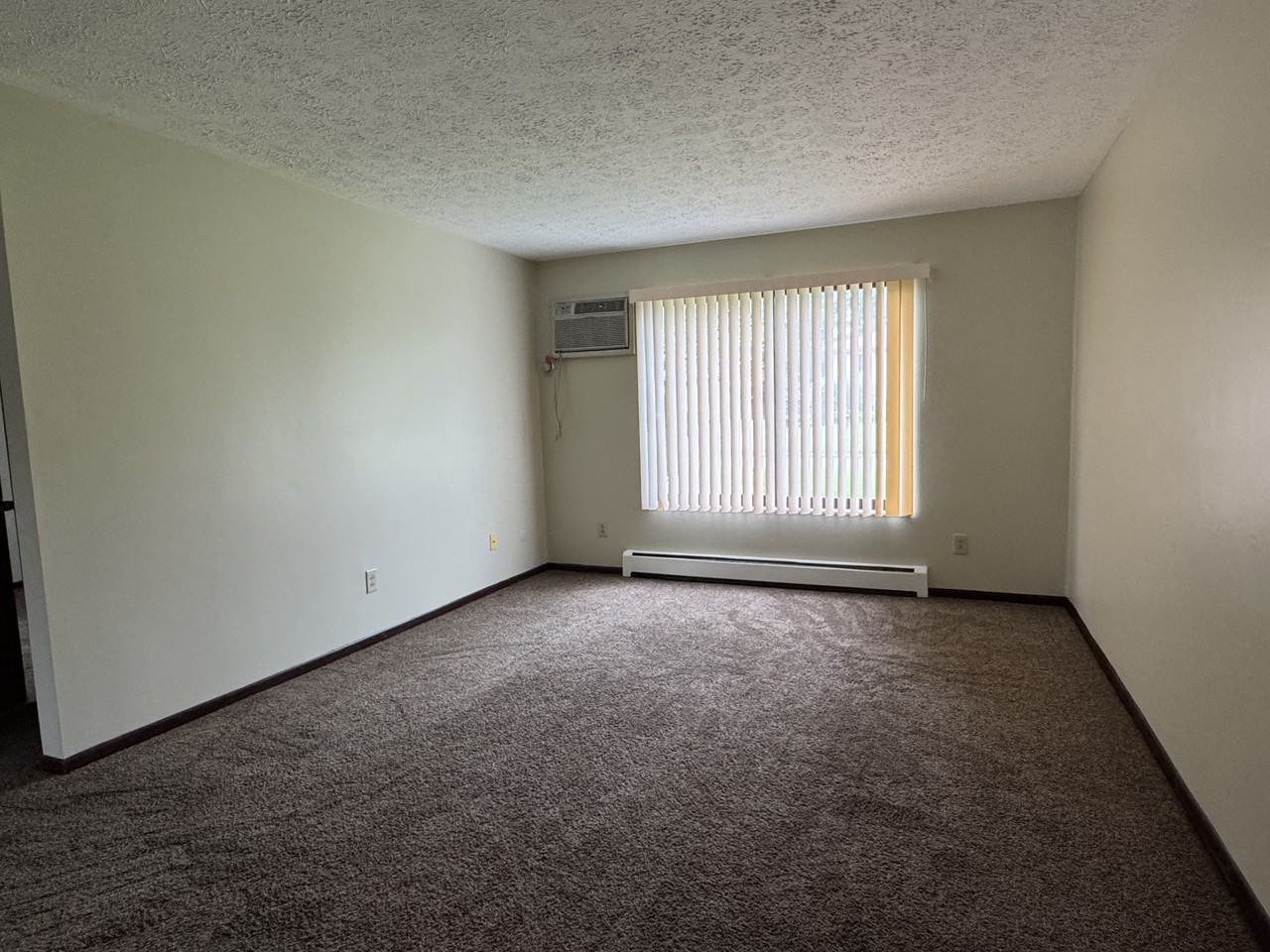 851 Cook Ave #4 - Photo 7 of 8