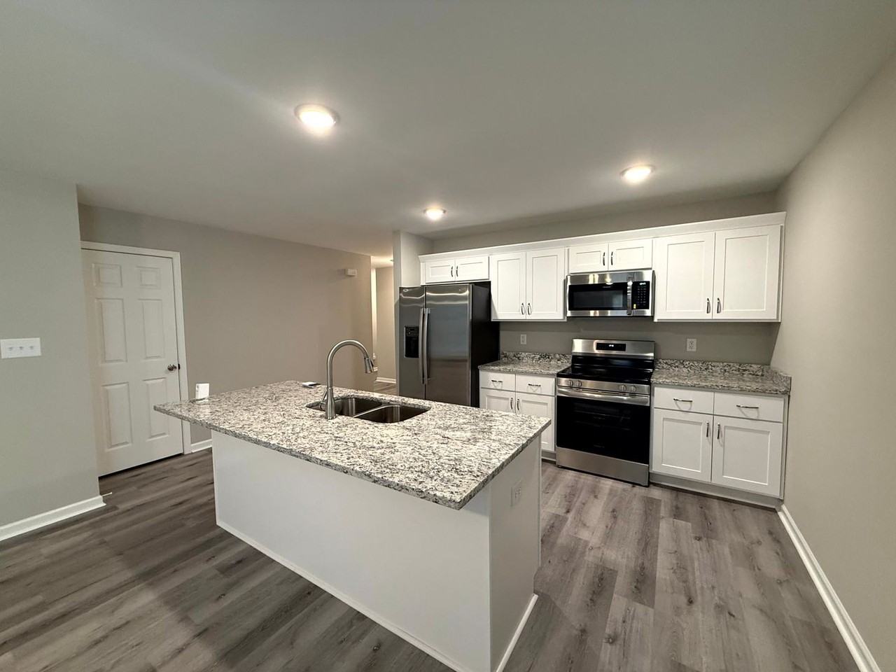 2070 Rogers Dr - Photo 3 of 22