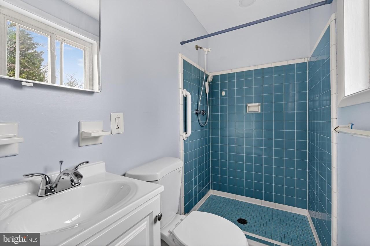 3505 N St Se - Photo 7 of 29