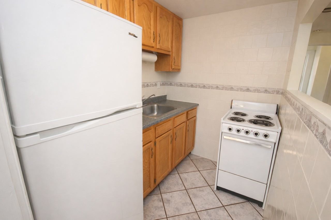 221 NORTH DITHRIDGE STREETAPT 2 #2 - Photo 4 of 9