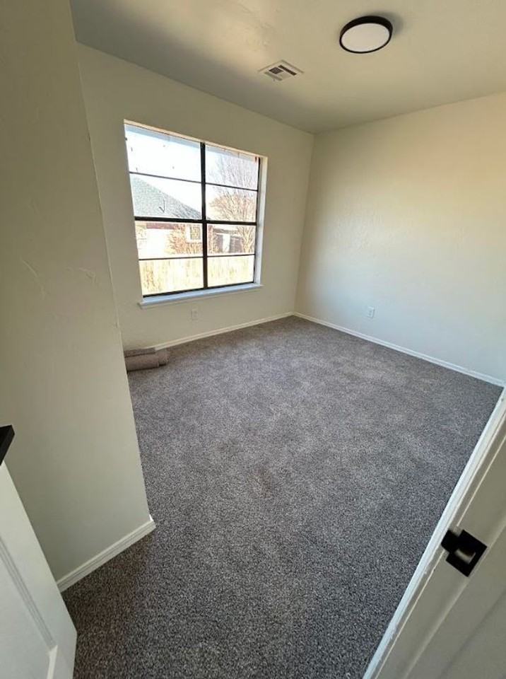 9803 Larkspur Ln - Photo 3 of 10