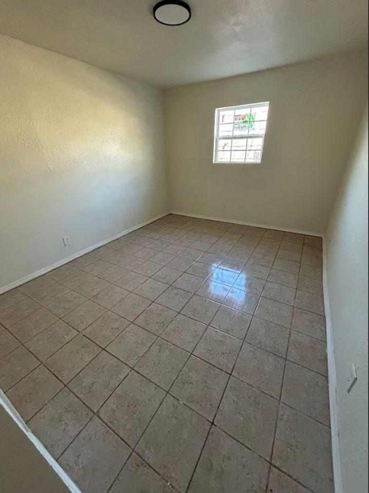 9803 Larkspur Ln - Photo 6 of 10