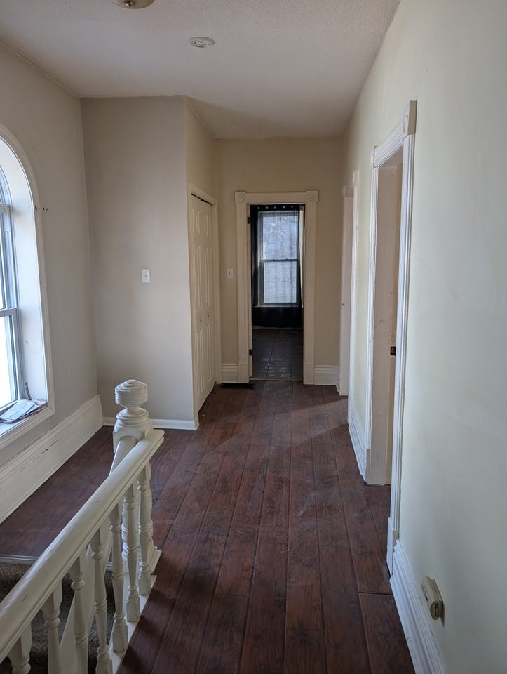 540 Downie St - Photo 2 of 12