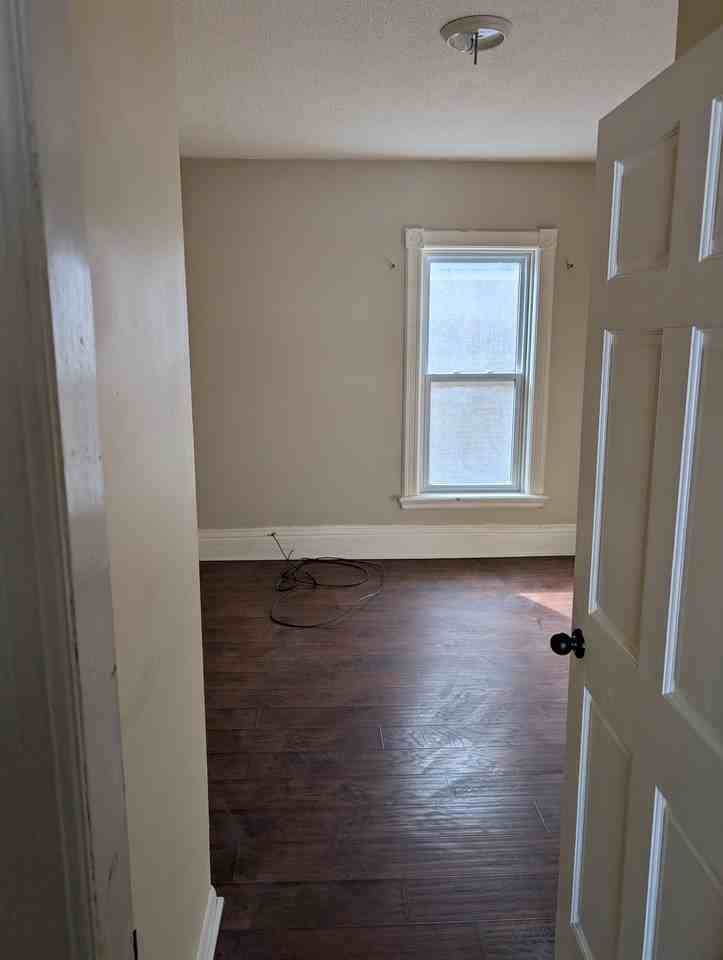 540 Downie St - Photo 7 of 12