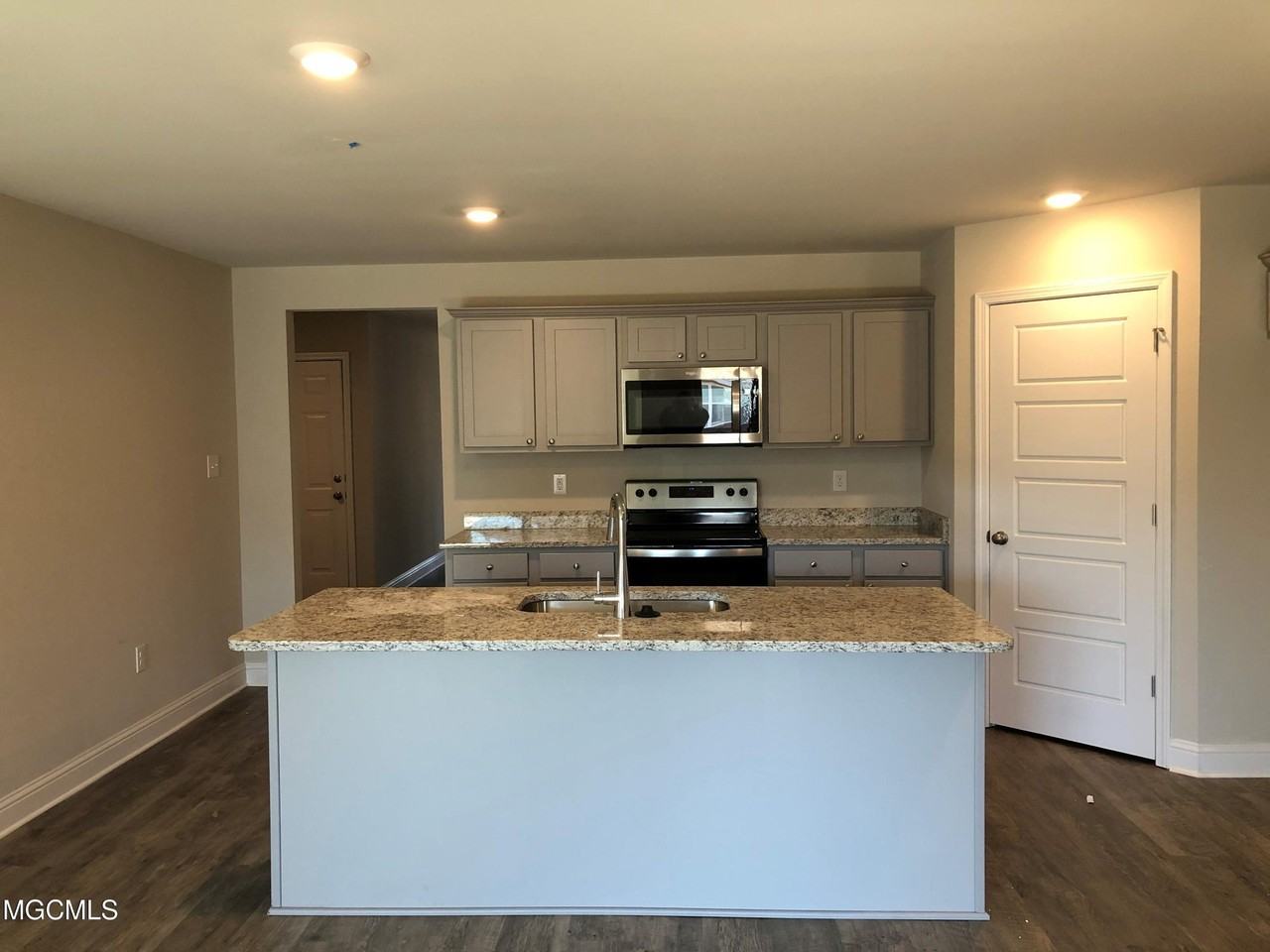 6578 Eastland Cir #1 - Photo 3 of 9