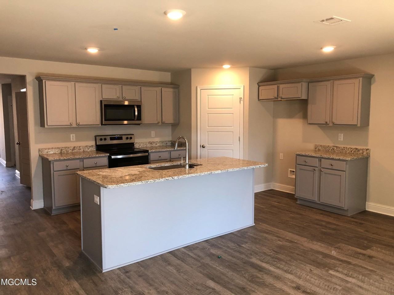 6578 Eastland Cir #1 - Photo 4 of 9