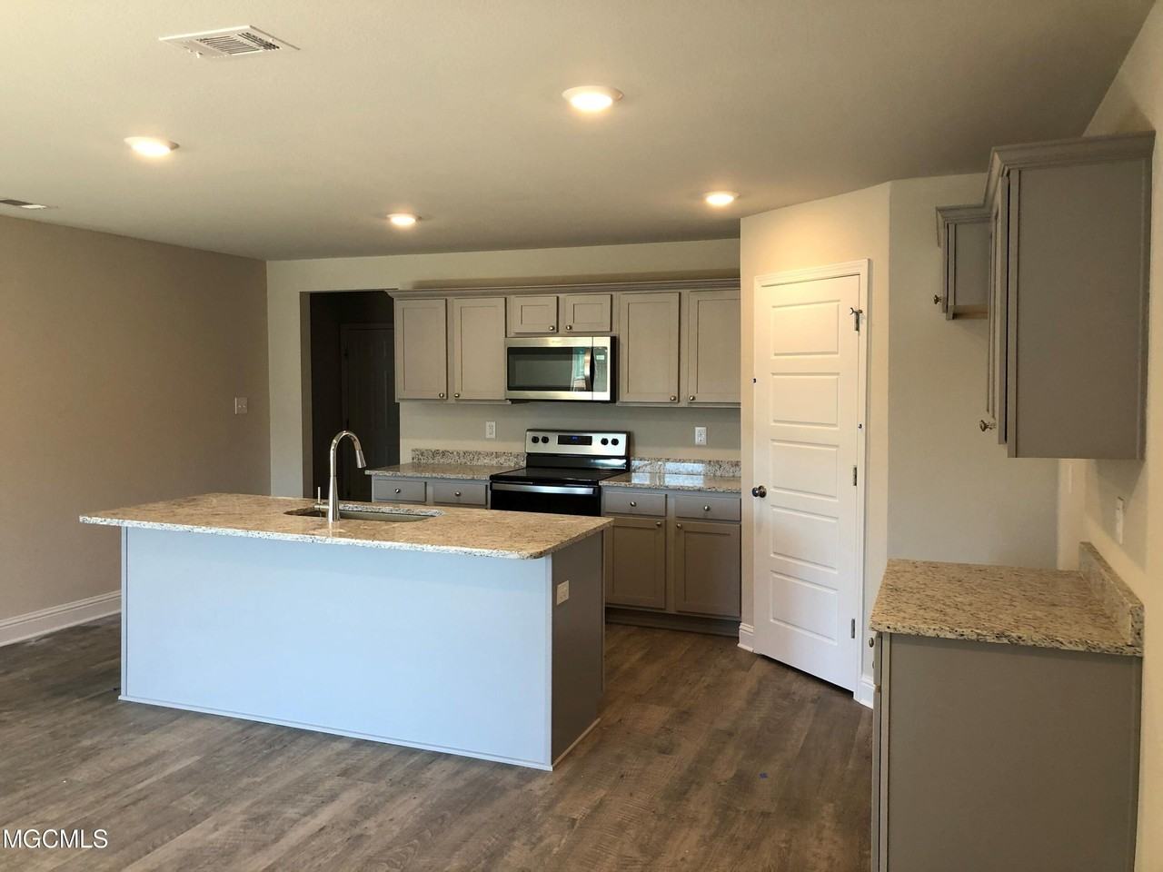 6578 Eastland Cir #1 - Photo 5 of 9