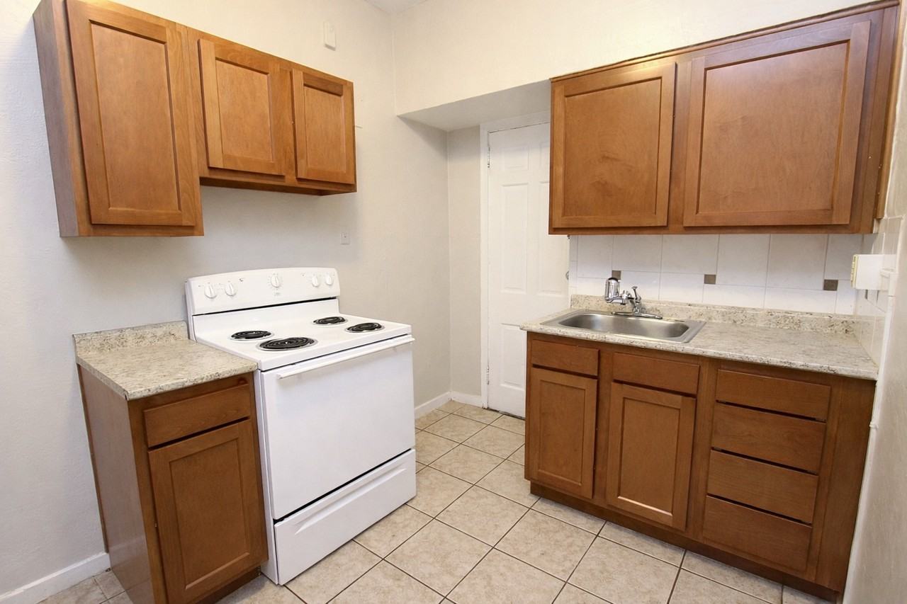 322 MELWOOD AVENUEAPT 4 #322-04 - Photo 3 of 8