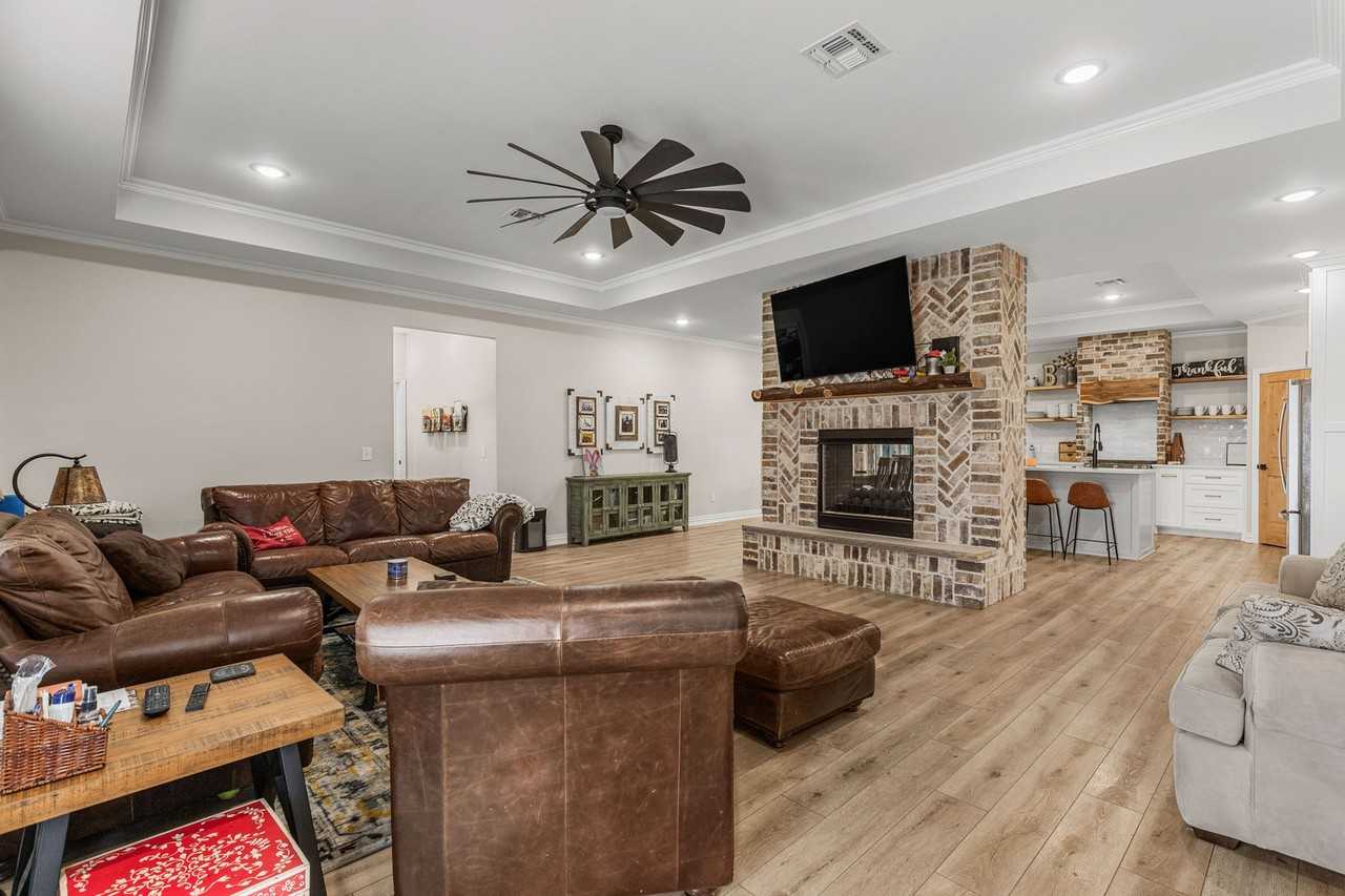 304 Mariners Way #1 - Photo 4 of 31