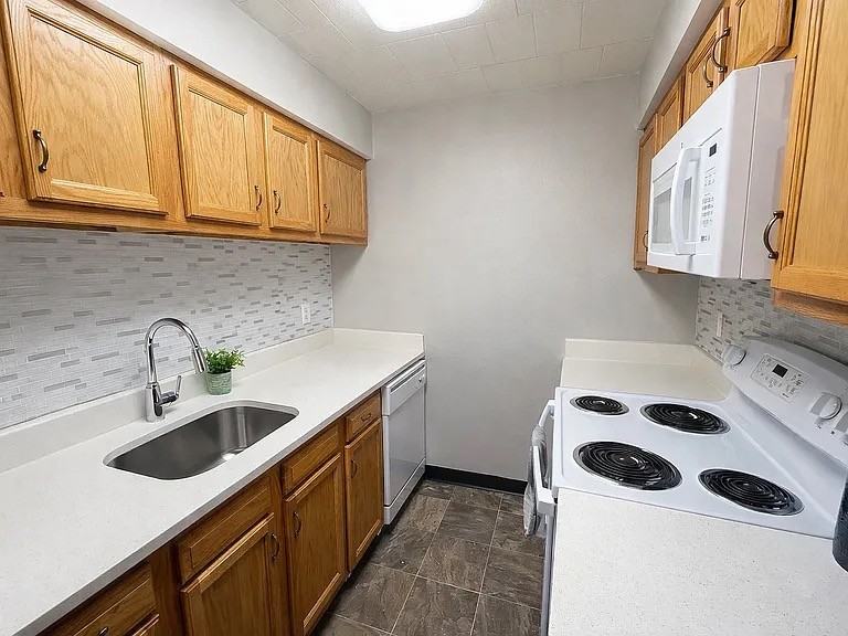 3910 3910 OLD WILLIAM PENN HIGHWAYAPT 135 #135 - Photo 3 of 15