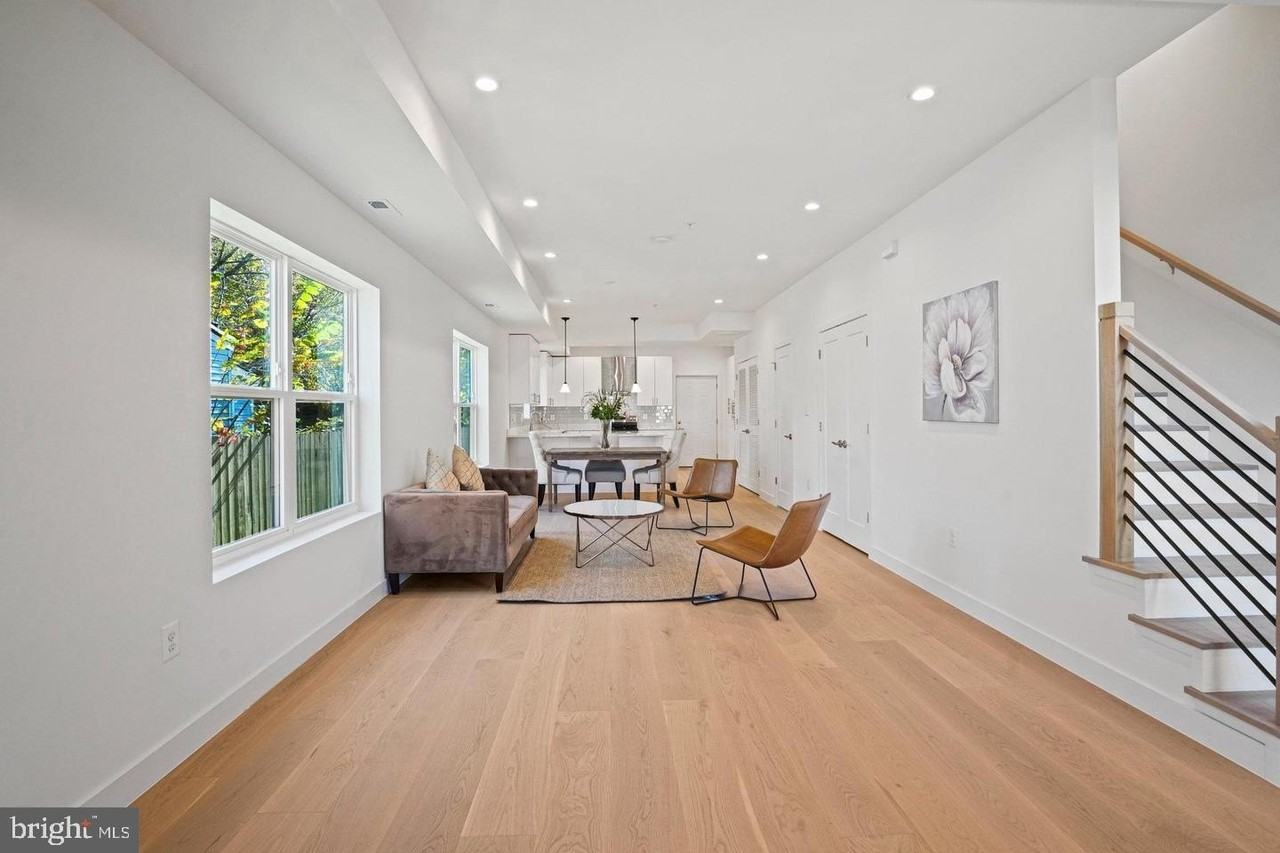 4421 Kane Pl Ne - Photo 5 of 44