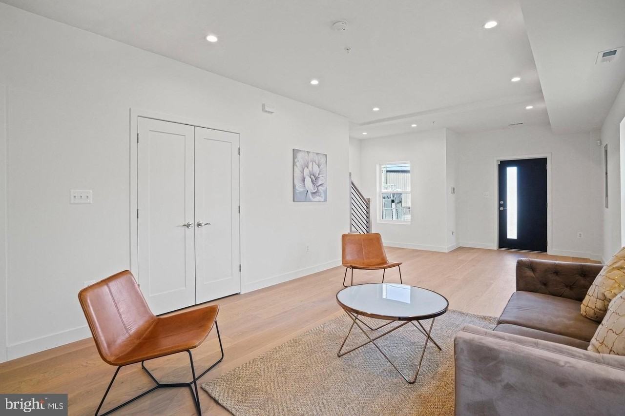 4421 Kane Pl Ne - Photo 7 of 44