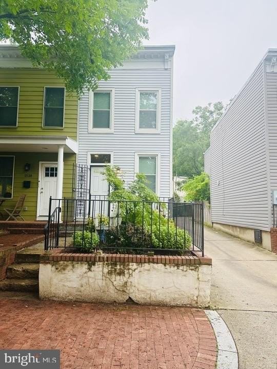 1520 Constitution Ave Ne - Photo 4 of 26