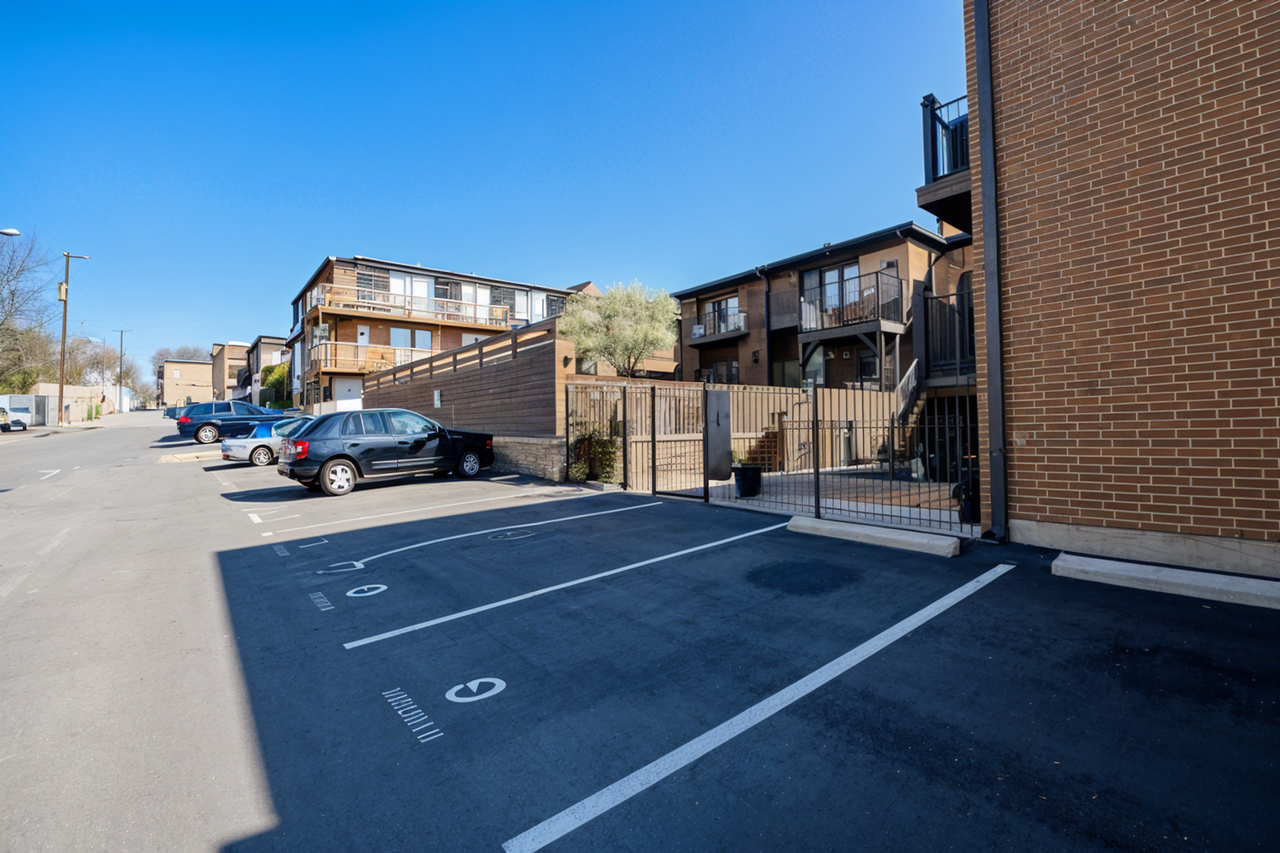 Plaza 44 Apartments - Photo 3 of 8