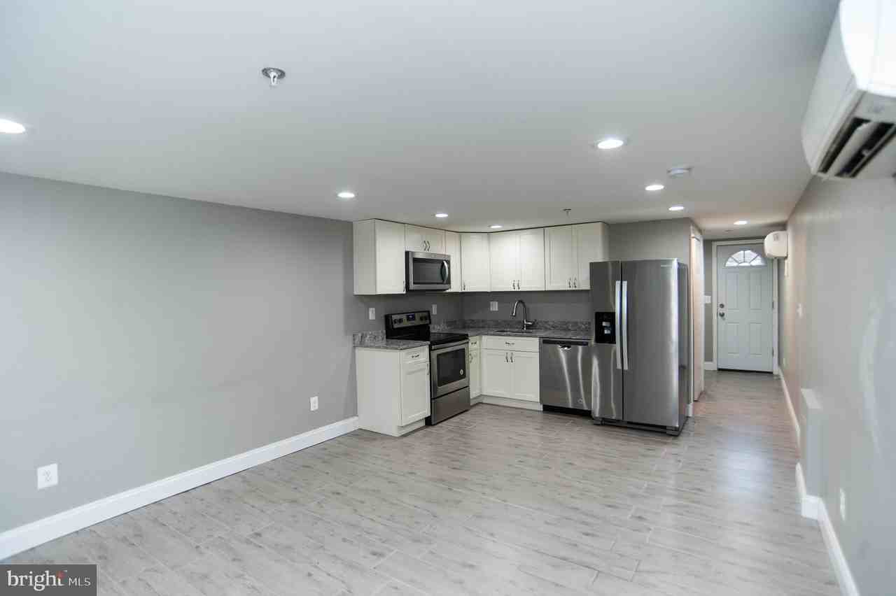 2022 4th St Ne #B - Photo 3 of 16