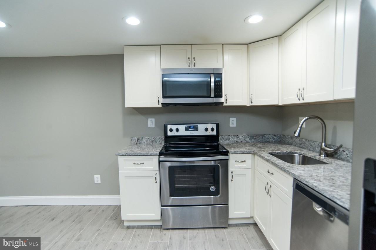 2022 4th St Ne #B - Photo 5 of 16