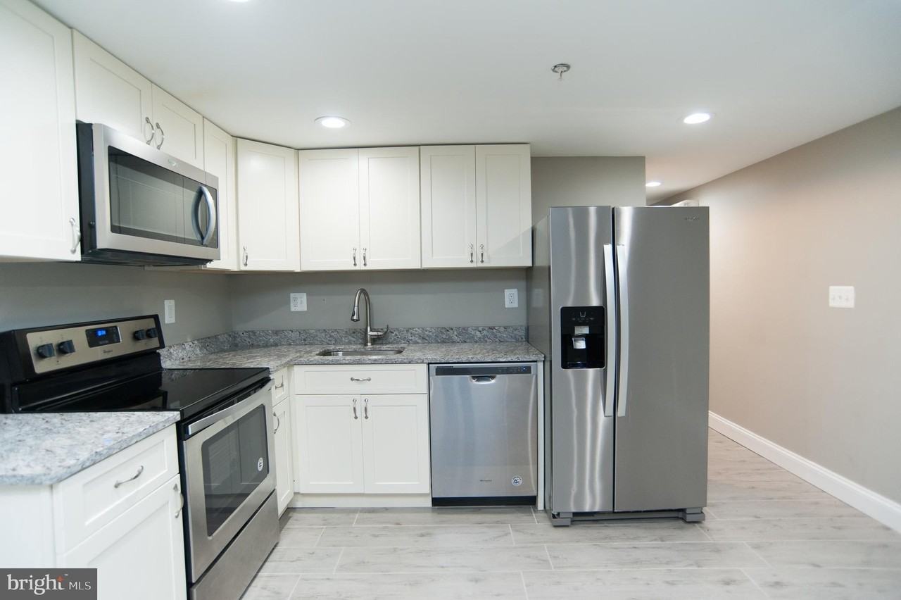 2022 4th St Ne #B - Photo 6 of 16